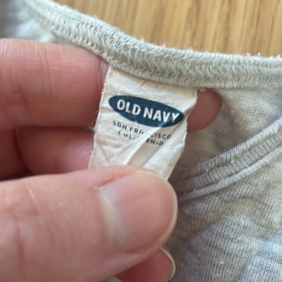 🍁 4/$20, 5/$25 Soft light grey stretchy old navy tank top - Picture 2 of 3